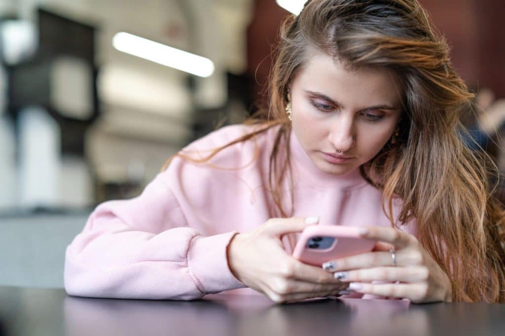 Vazamento massivo no WhatsApp mostrou dados sensíveis de bilhões de contas, segundo estudo austríaco.