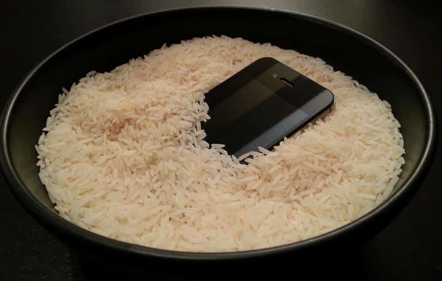 Colocar o celular no arroz adianta? Conheça mitos e verdades dos ...