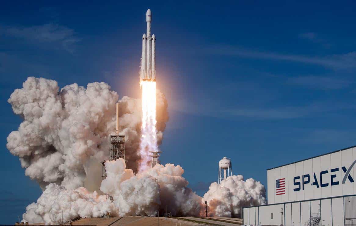 Lançamento de um foguete Falcon Heavy, da SpaceX