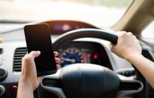 Apps trazem a facilidade de alugar um carro e pagar por minuto