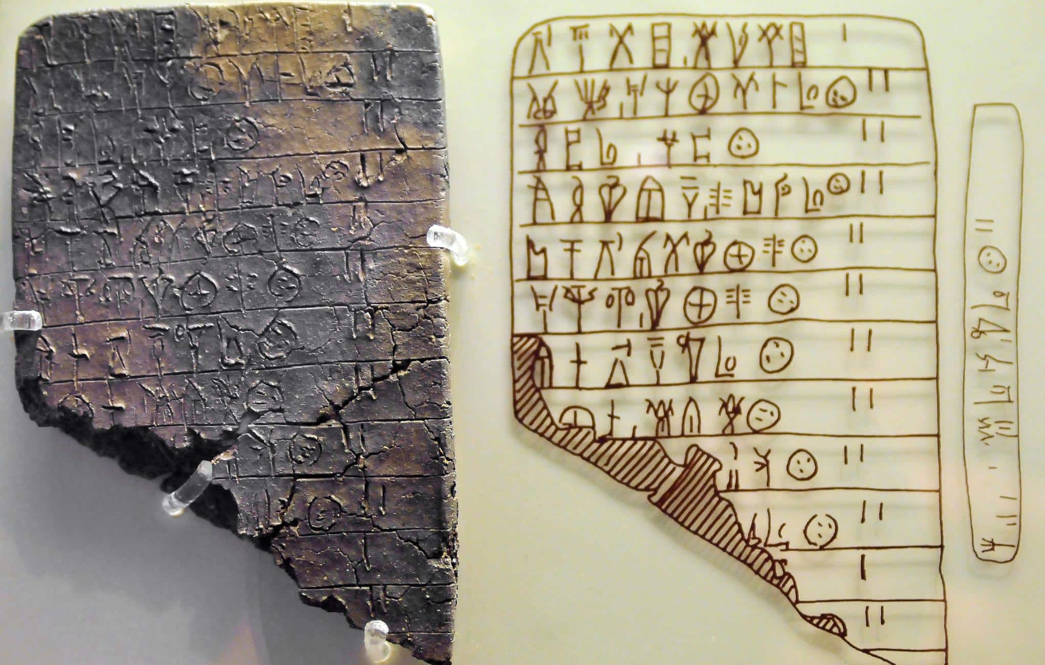 Tablet em Linear B no museu de Micenas, na Grécia.