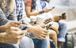 Vício em celular é cada vez mais comum!