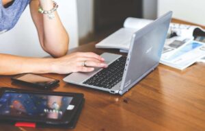 Vendas mundiais de PCs crescem após 8 anos