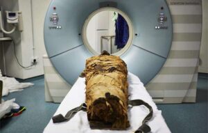 Múmia volta a 'falar' depois de 3 mil anos