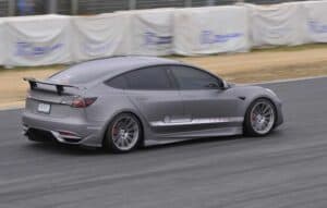 Tesla Model 3 deixa BMW M2 e Alfa Romeo C4 para trás