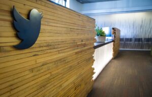 Twitter reativa verificação de contas