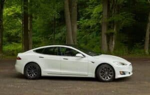 Vídeo mostra como Tesla Roadster atinge 100Km/h em 1,1 segundo
