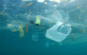 Microplásticos de pneus influenciam poluição dos oceanos