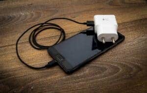 Qualcomm apresenta primeiro padrão de carregamento de 100W