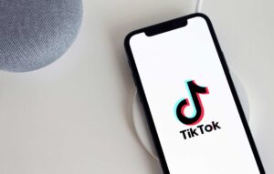 EUA assina ordem para banir TikTok e WeChat