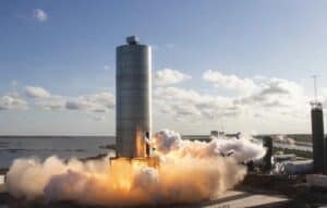 Starship faz seu primeiro voo de teste