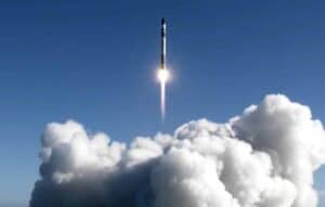 E a corrida segue: startup Astra tenta primeiro voo orbital esta noite