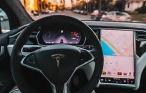Carregador de carros da Tesla serve para outras marcas