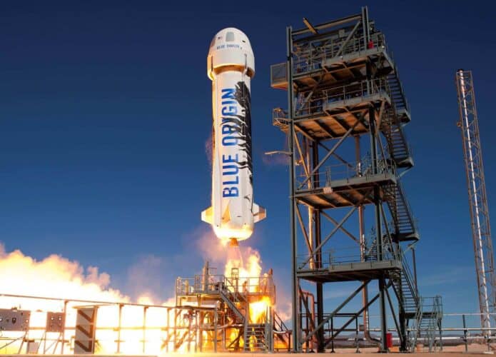 Decolagem de um foguete New Shepard da base da Blue Origin no oeste do Texas