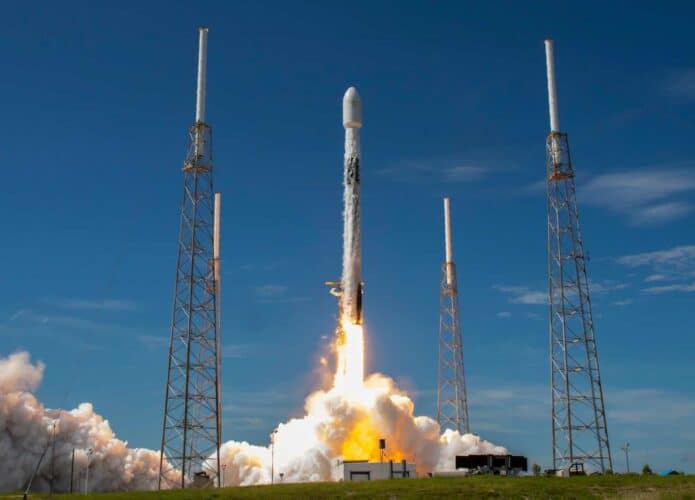 Lançamento de um Falcon 9
