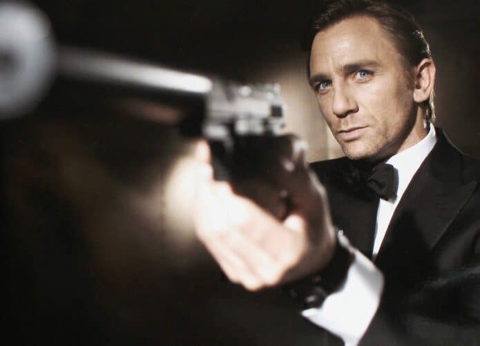 alx_daniel-craig-20051013-006_original-e1500939911457-695x500