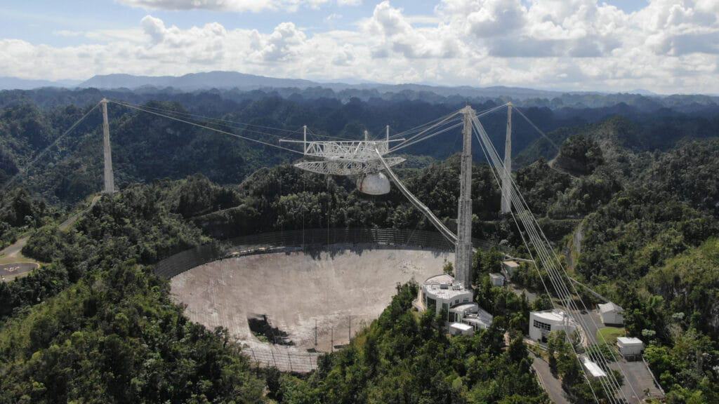 radiotelescópio de Arecibo