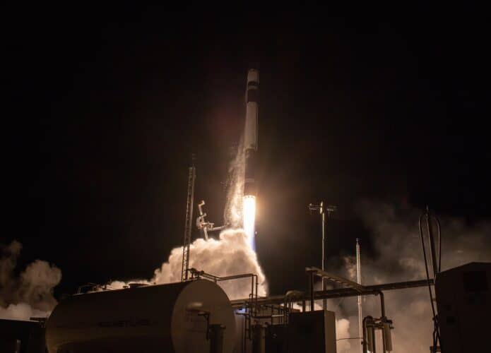 Foguete da Rocket Lab decola na Nova Zelândia