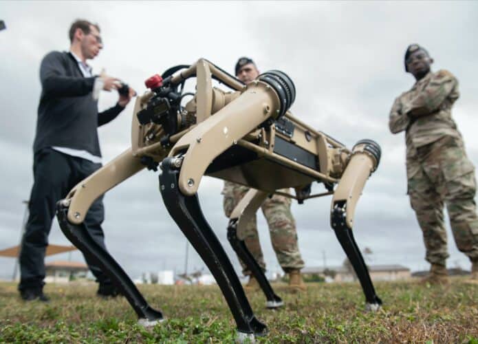 Exército dos EUA testa cães robôs
