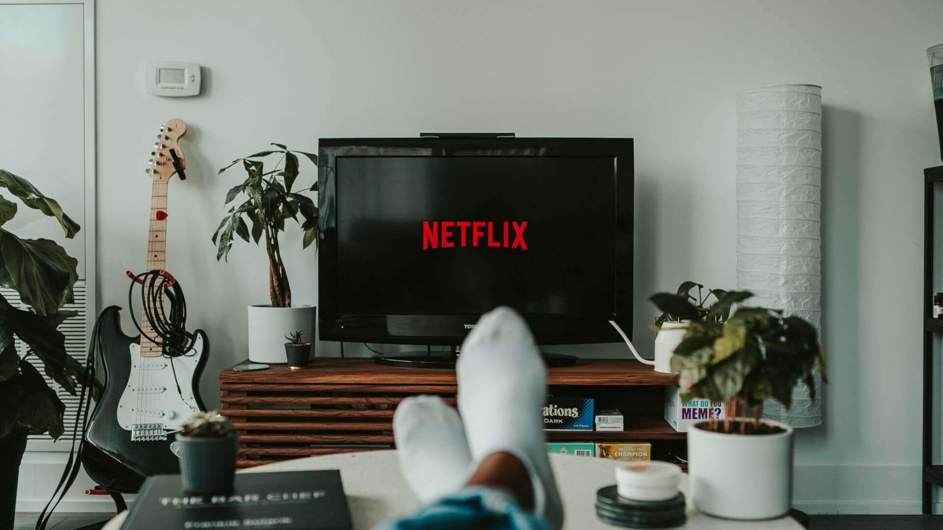 Pessoa assistindo Netflix