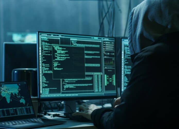 Hacker invadindo dispositivos