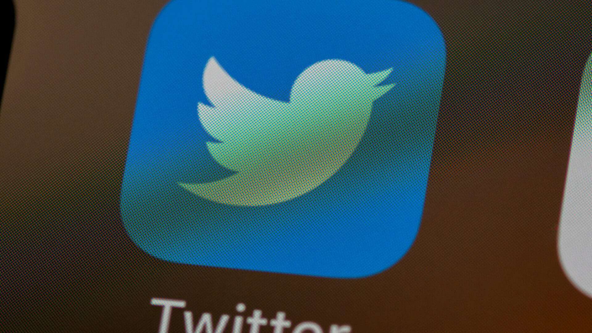 Ícone do aplicativo Twitter exibido na tela de um smartphone