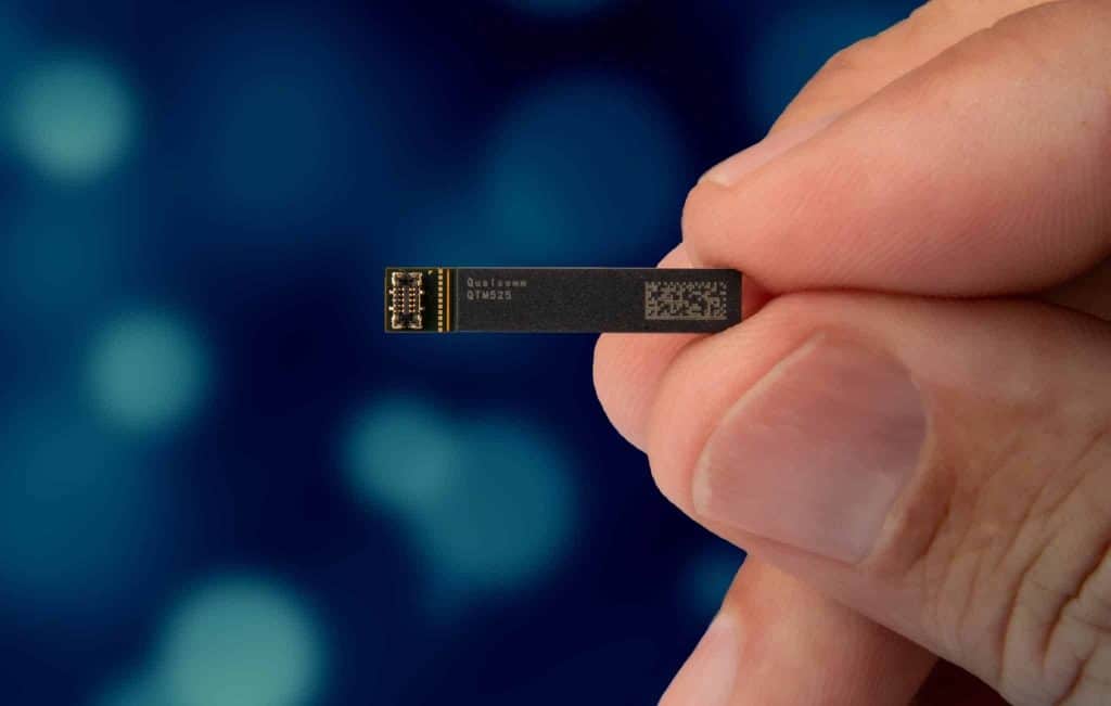 Um módulo de antena 5G mmWave Qualcomm QTM 525, similar ao usado para bater o recorde de velocidade em 5G