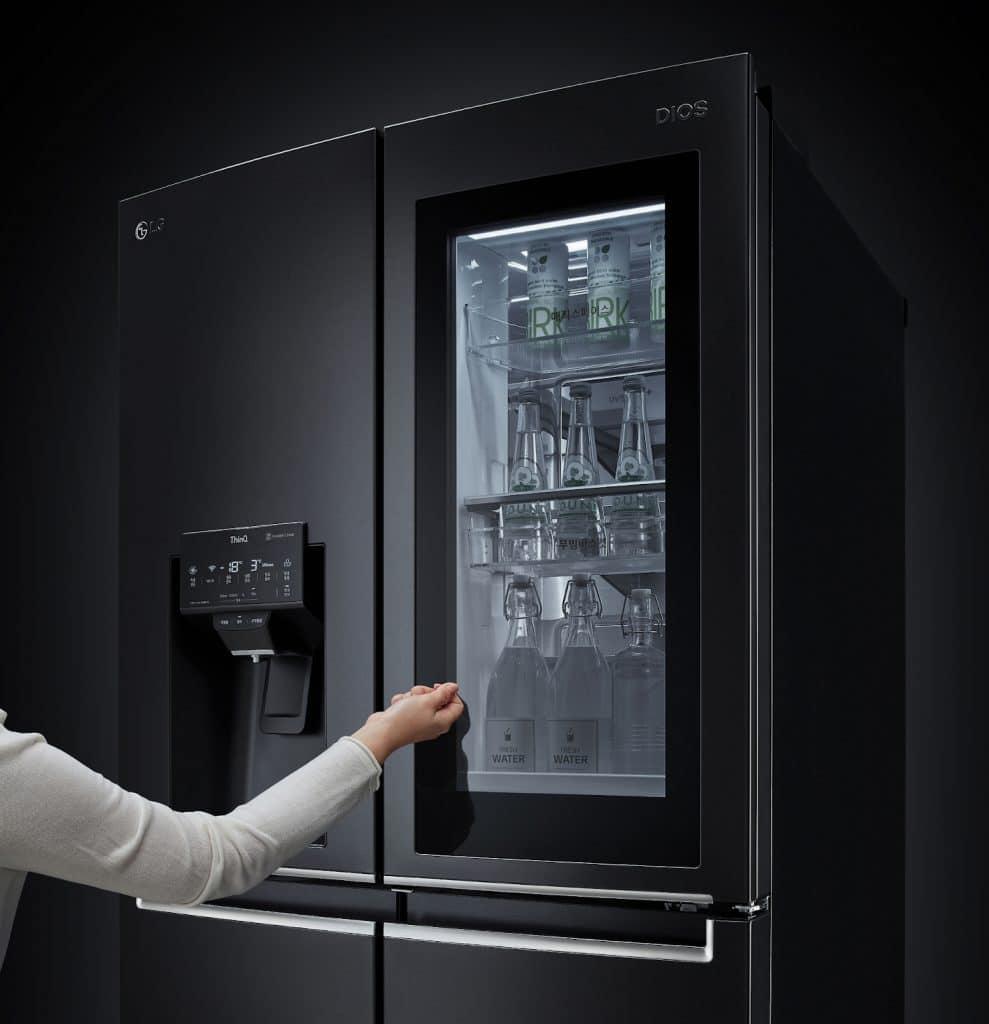 Geladeira Instaview, da LG, tem porta de vidro que permite ver o interior do eletrodoméstico