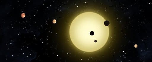 Planeta KOI-5Ab tem três sóis