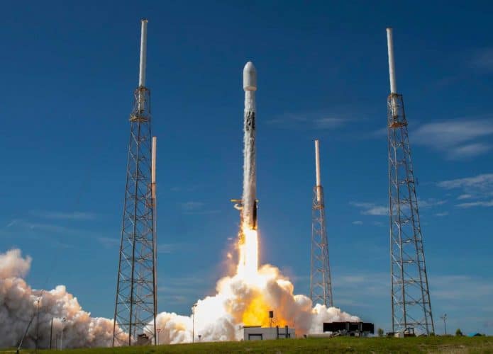 Lançamento de um foguete Falcon 9