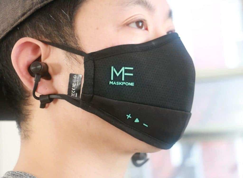 Máscara, fone de ouvido e microfone em um único acessório