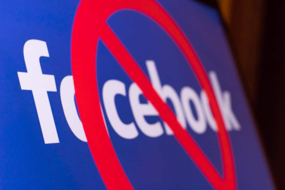 Símbolo de proibido no logo do Facebook