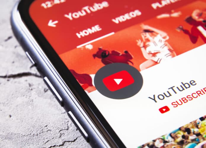 YouTube suspende conta de Donald Trump por uma semana