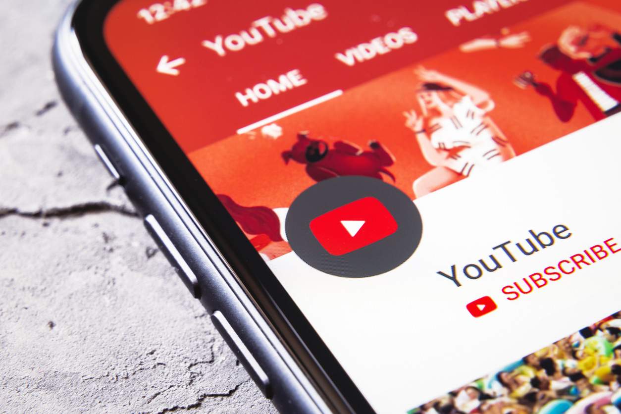 YouTube suspende conta de Donald Trump por uma semana