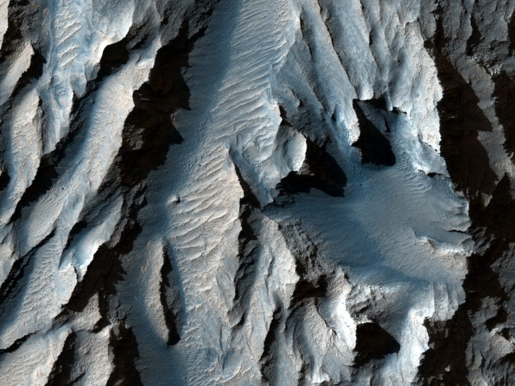 imagem do tithomium chasma, captado por câmera em órbita, em marte