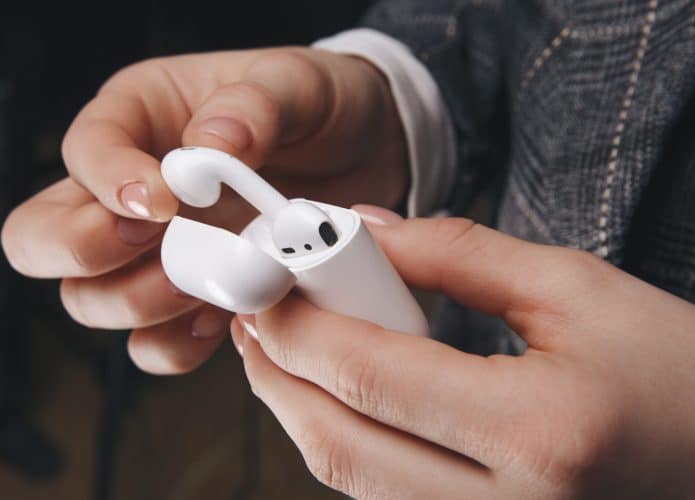 Homem-Engoliu-AirPods-695x500