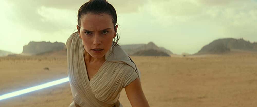 Imagem mostrando a atriz Daisy Ridley, como Rey Skywalker em "Star Wars". Atriz disse que gostaria de viver a Mulher-Aranha nos filmes da Marvel