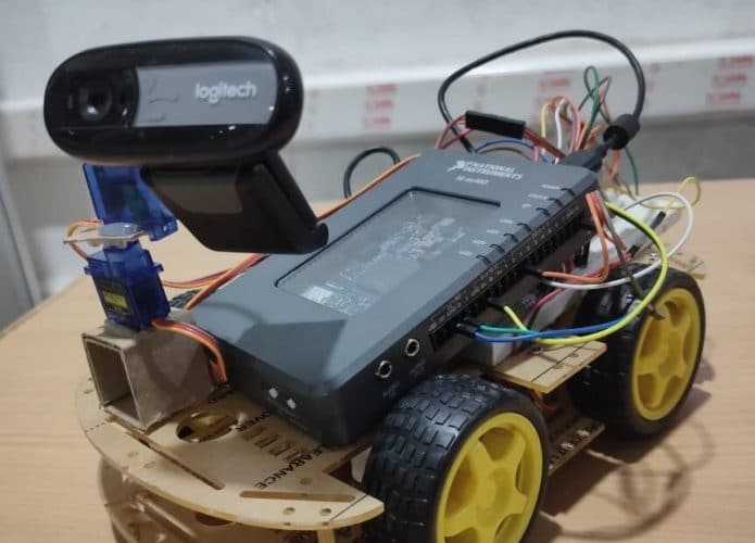 Robô Indiano de navegação virtual completamente montado