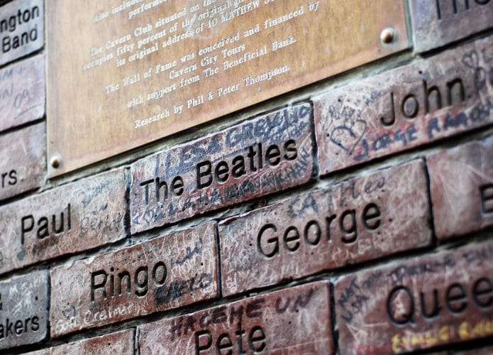 Policial usa música dos Beatles para derrubar lives do Instagram