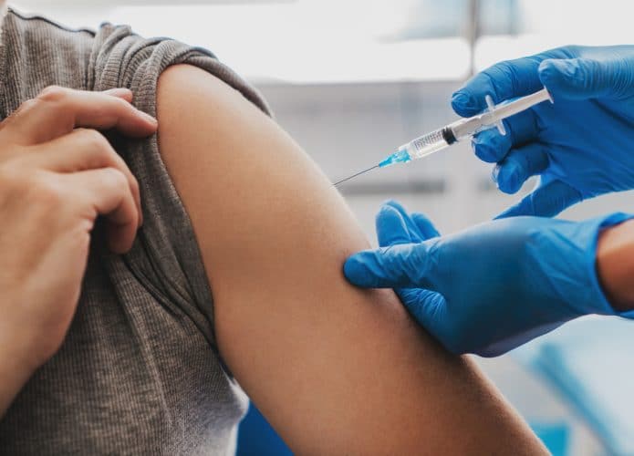 Vacina da Pfizer e da Johnson & Johnson chegam ao Brasil até o fim do ano