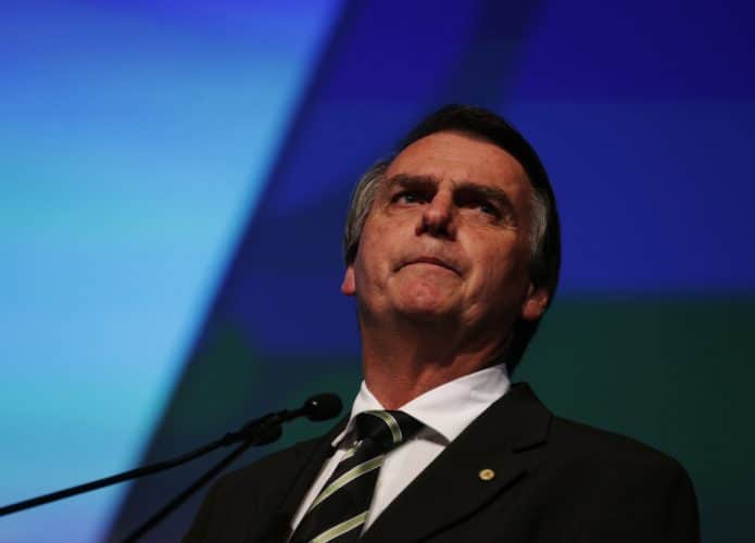 Jair Bolsonaro foi internado com soluço persistente