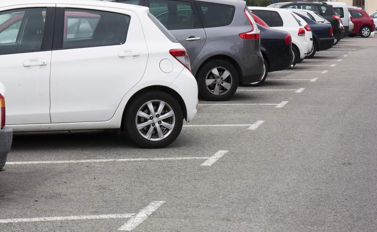 Carros no estacionamento