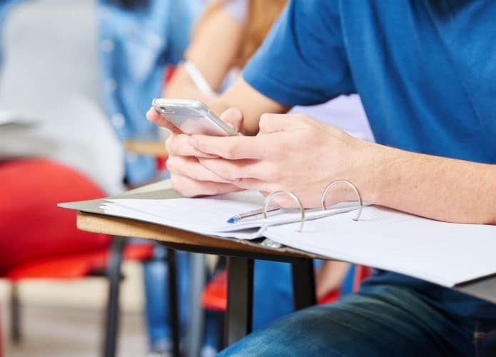 Celular na aula