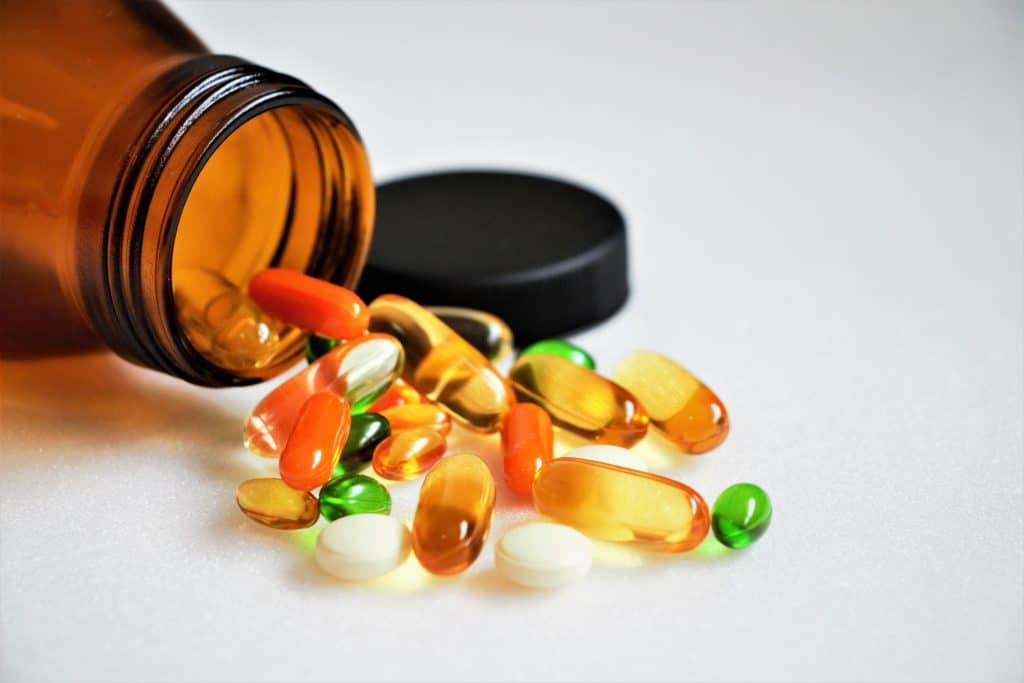 Estudo avalia vitamina C e zinco contra sintomas da Covid-19.