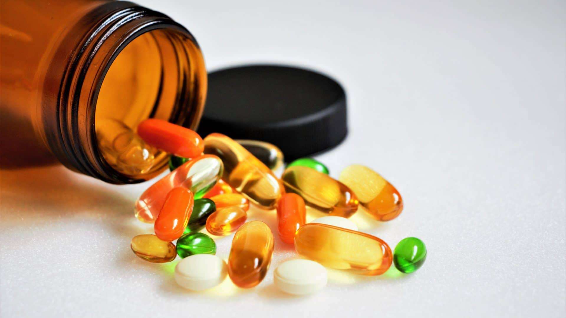 Estudo avalia vitamina C e zinco contra sintomas da Covid-19.