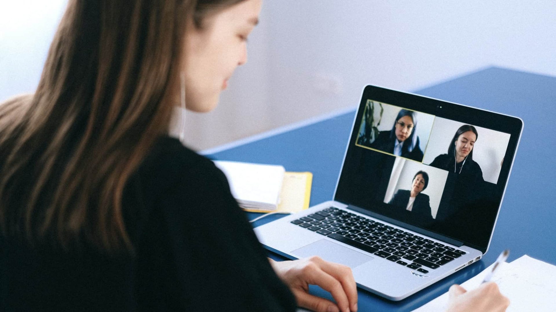 trabalho-videoconferencia-e1692387198675-1920x1080