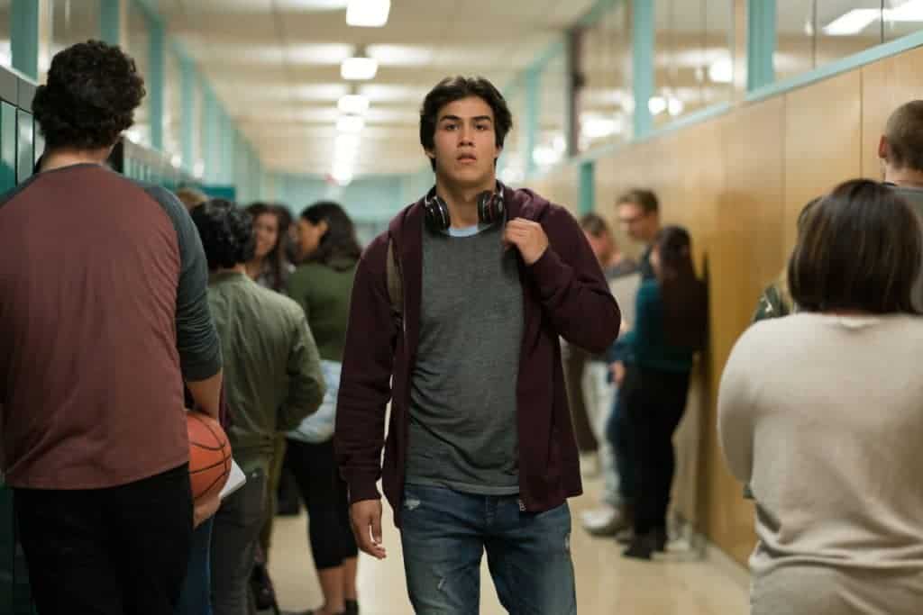 Joel Oulette como Jared em 'Trickster: O Agente do Caos'. Imagem: Lindsay Sarazin/Sienna Films