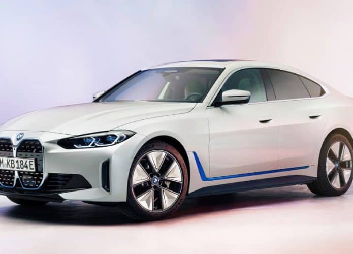 'BMW i4' registra 600 km de autonomia e será lançado ainda em 2021. Imagem: BMW/Divulgação