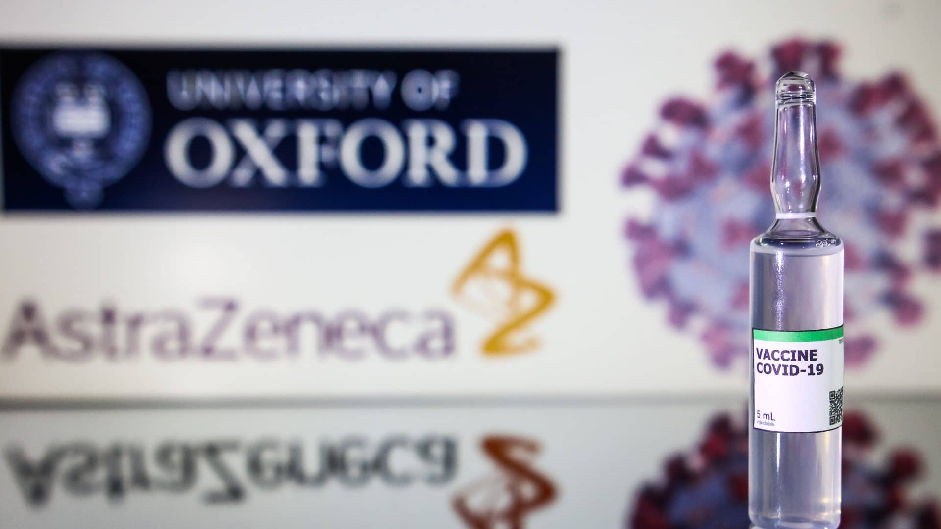 Cientistas descobrem possível ligação entre vacina da AstraZeneca e coágulos. Imagem: cadu.rolim / Shutterstock.com