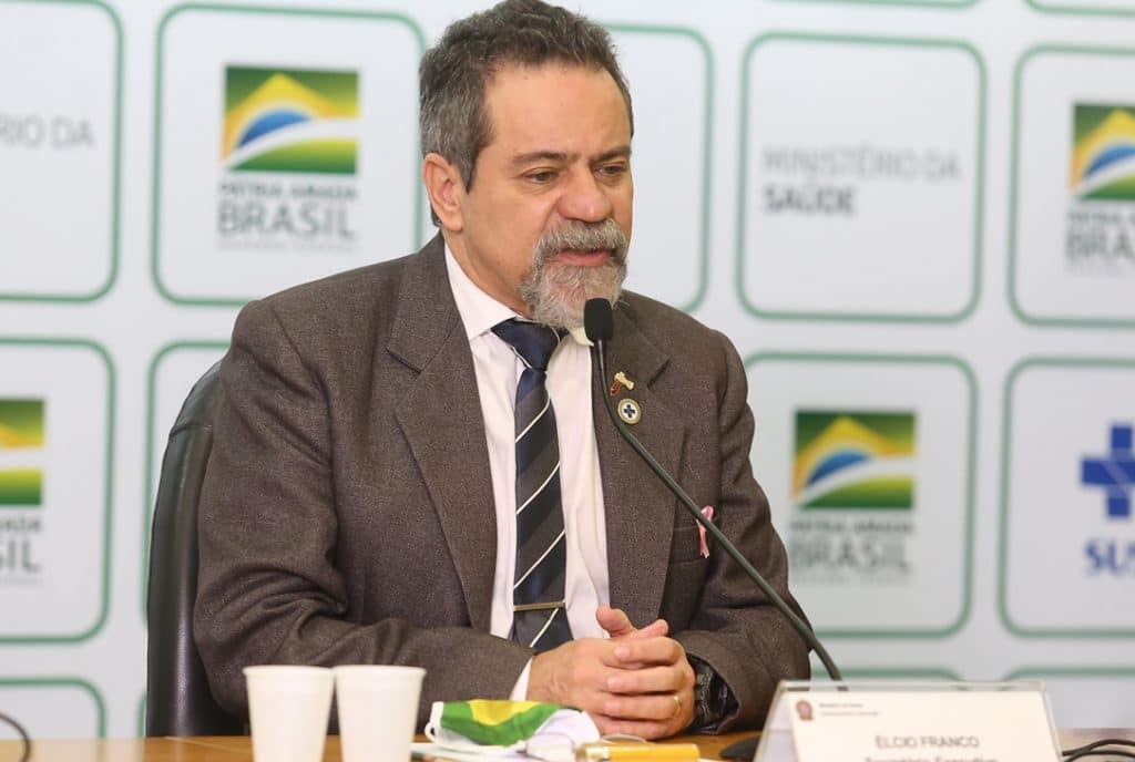 Imagem mostra o coronel e secretário-executivo do Ministério da Saúde, Antônio Elcio Franco Filho, que assinou carta em nome do governo federal para adquirir mais doses de vacina produzida pela Sinopharm